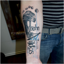 Trash Polka Fussabdruck Name Tattoo