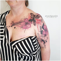 Trash Aquarell Hibiskus Tattoo