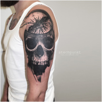 Trash Polka Kompass Schaedel Tattoo
