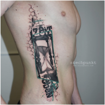 Trash Polka Sanduhr Tattoo