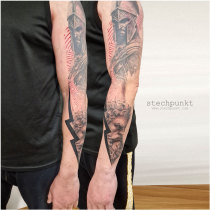 Schwarzgrau Zeus Tattoo