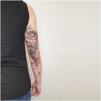 Trash Polka Pfingstrosen Tattoo